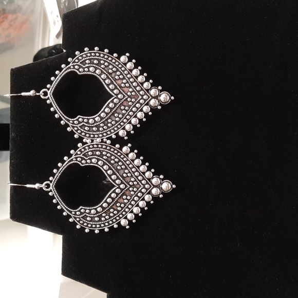 Earrings You can rock these with almost anything . bundle 5 for 30 or 1 for 10 - Picture 1 of 2